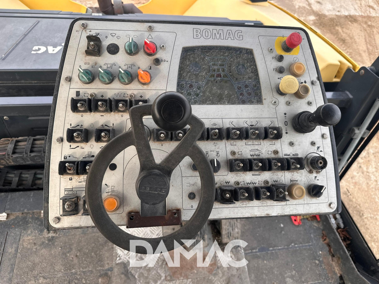 Асфальтоукладчик BOMAG BF600 P-2: фото 12 Асфальтоукладчик BOMAG BF600 P-2: фото 12