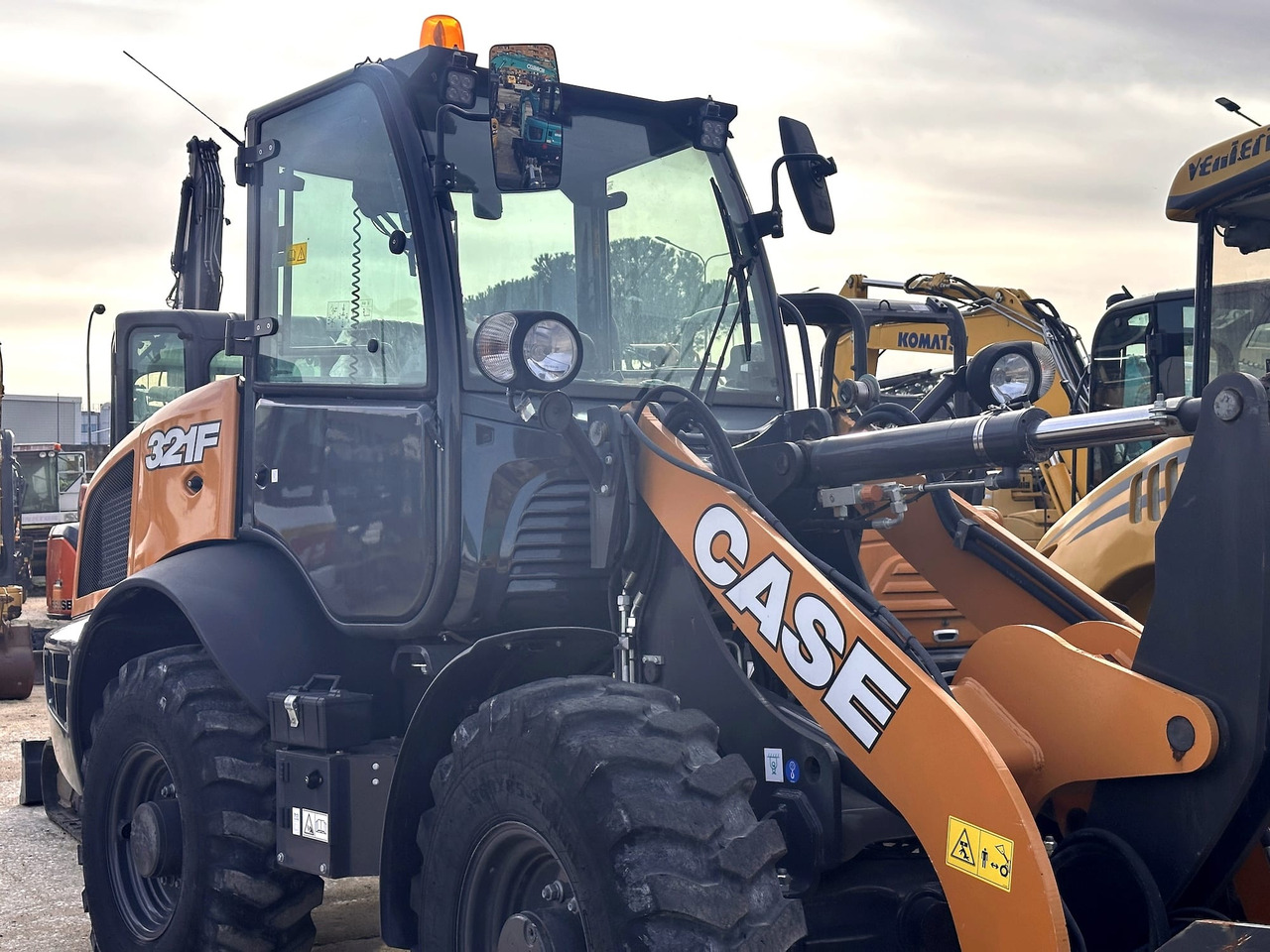 CASE 321F - Колёсный погрузчик: фото 5 CASE 321F - Колёсный погрузчик: фото 5