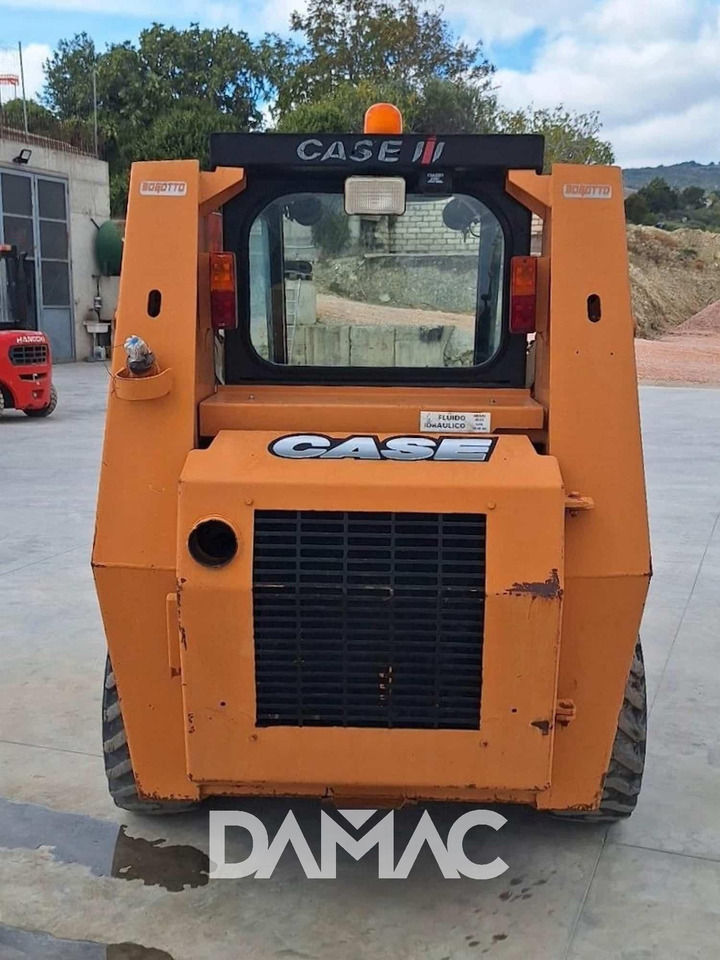 CASE 721 - Мини-погрузчик с бортовым поворотом: фото 3 CASE 721 - Мини-погрузчик с бортовым поворотом: фото 3