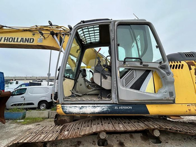 New Holland E215B - Экскаватор: фото 1 New Holland E215B - Экскаватор: фото 1