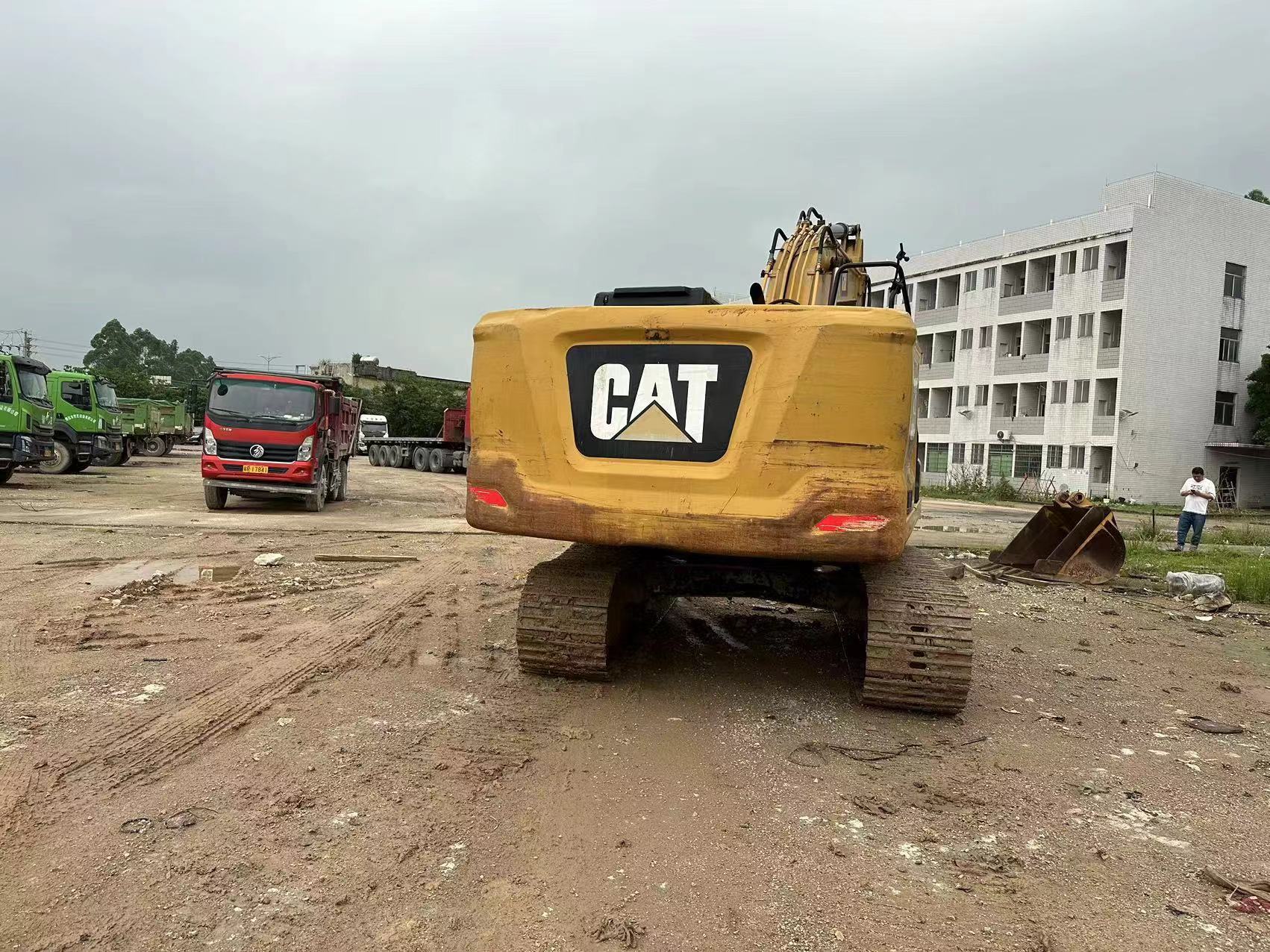 CATERPILLAR 320GC - Гусеничный экскаватор: фото 3 CATERPILLAR 320GC - Гусеничный экскаватор: фото 3