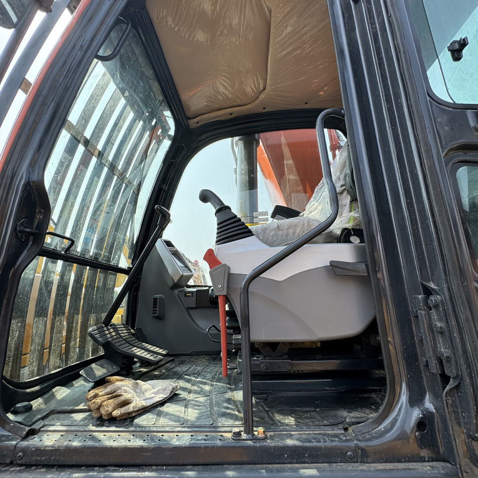 Гусеничный экскаватор DOOSAN DX300: фото 8