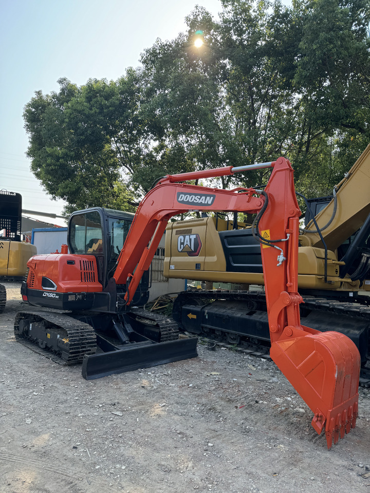 DOOSAN DX60 - Гусеничный экскаватор: фото 3 DOOSAN DX60 - Гусеничный экскаватор: фото 3