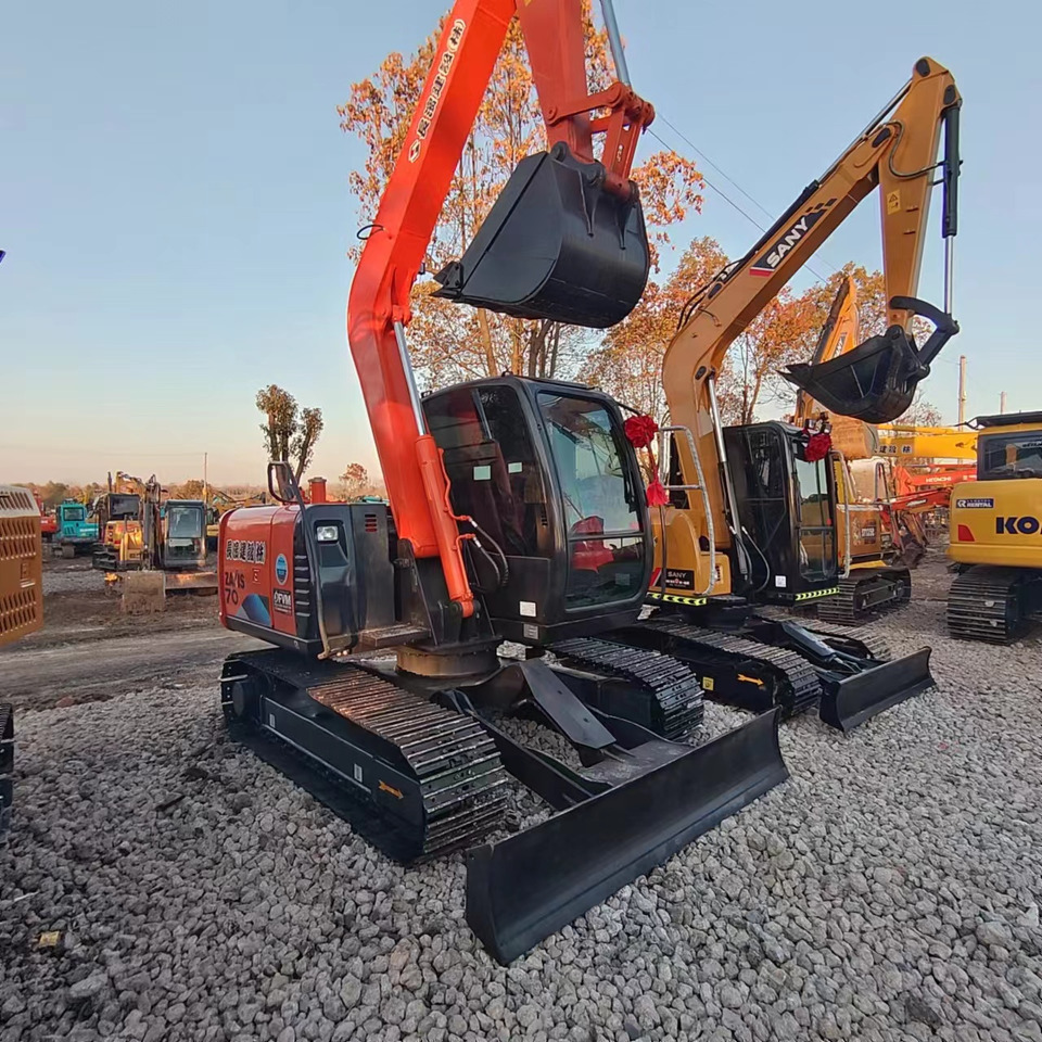 HITACHI ZX70 - Гусеничный экскаватор: фото 1 HITACHI ZX70 - Гусеничный экскаватор: фото 1