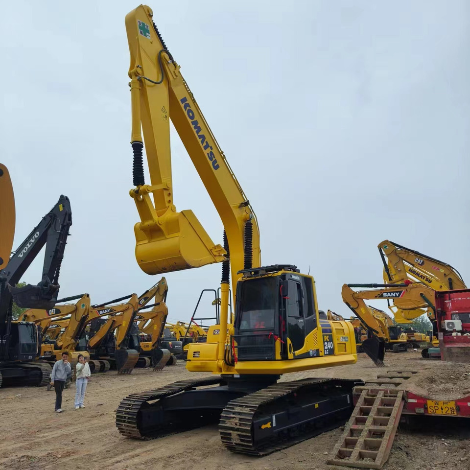 KOMATSU PC240LC-8 - Гусеничный экскаватор: фото 2 KOMATSU PC240LC-8 - Гусеничный экскаватор: фото 2