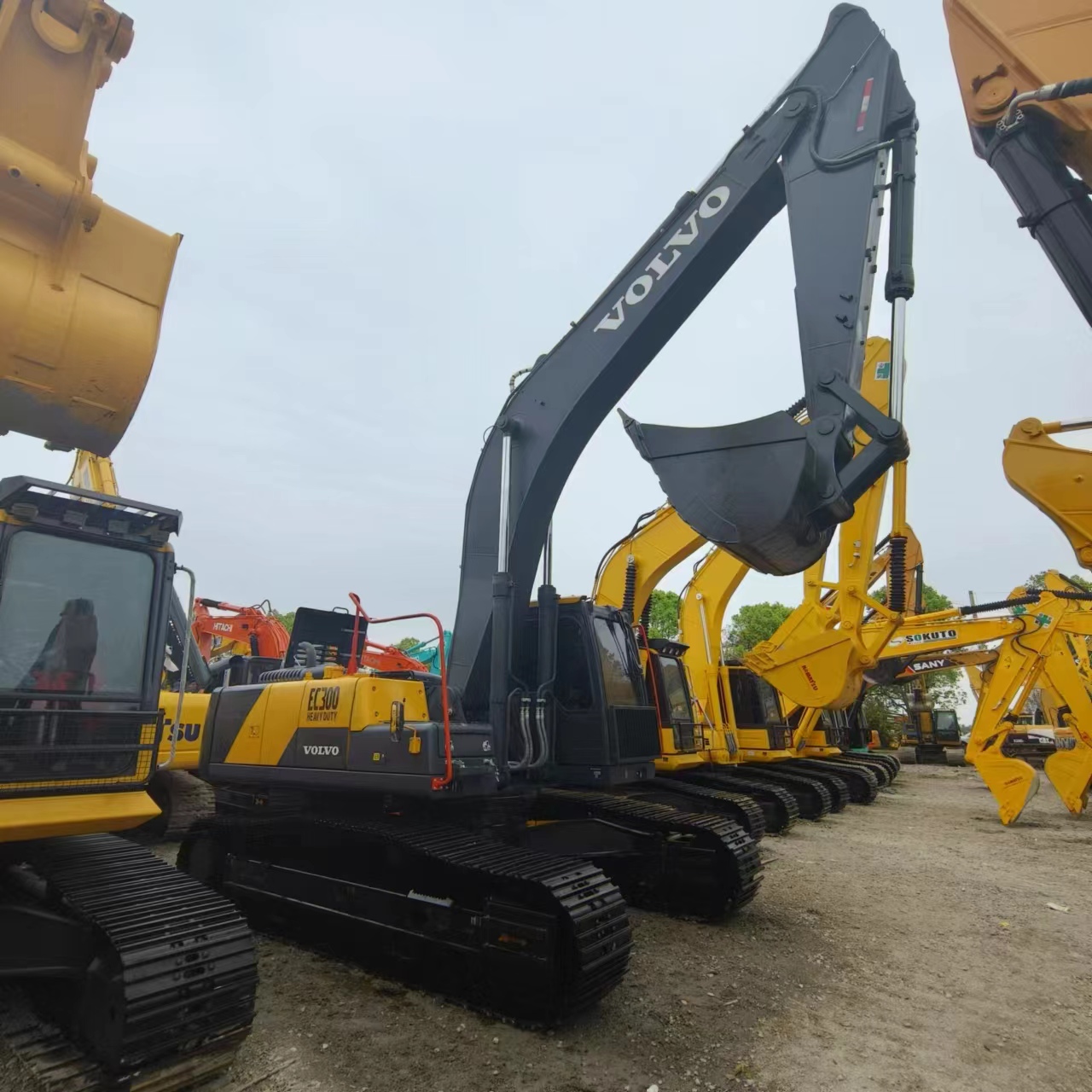 VOLVO EC300 - Гусеничный экскаватор: фото 1 VOLVO EC300 - Гусеничный экскаватор: фото 1