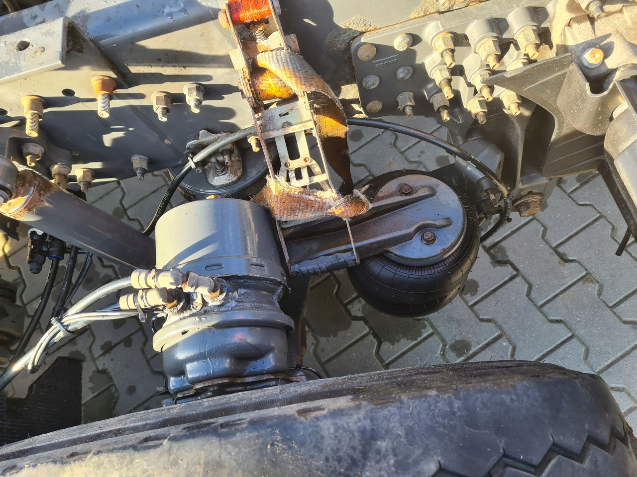 BELKA OŚ TYŁ WLECZONA PODNOSZONA KOMPLETNA RENAULT GAMA T VOLVO PUSHER 6x2 - Подвеска: фото 3 BELKA OŚ TYŁ WLECZONA PODNOSZONA KOMPLETNA RENAULT GAMA T VOLVO PUSHER 6x2 - Подвеска: фото 3