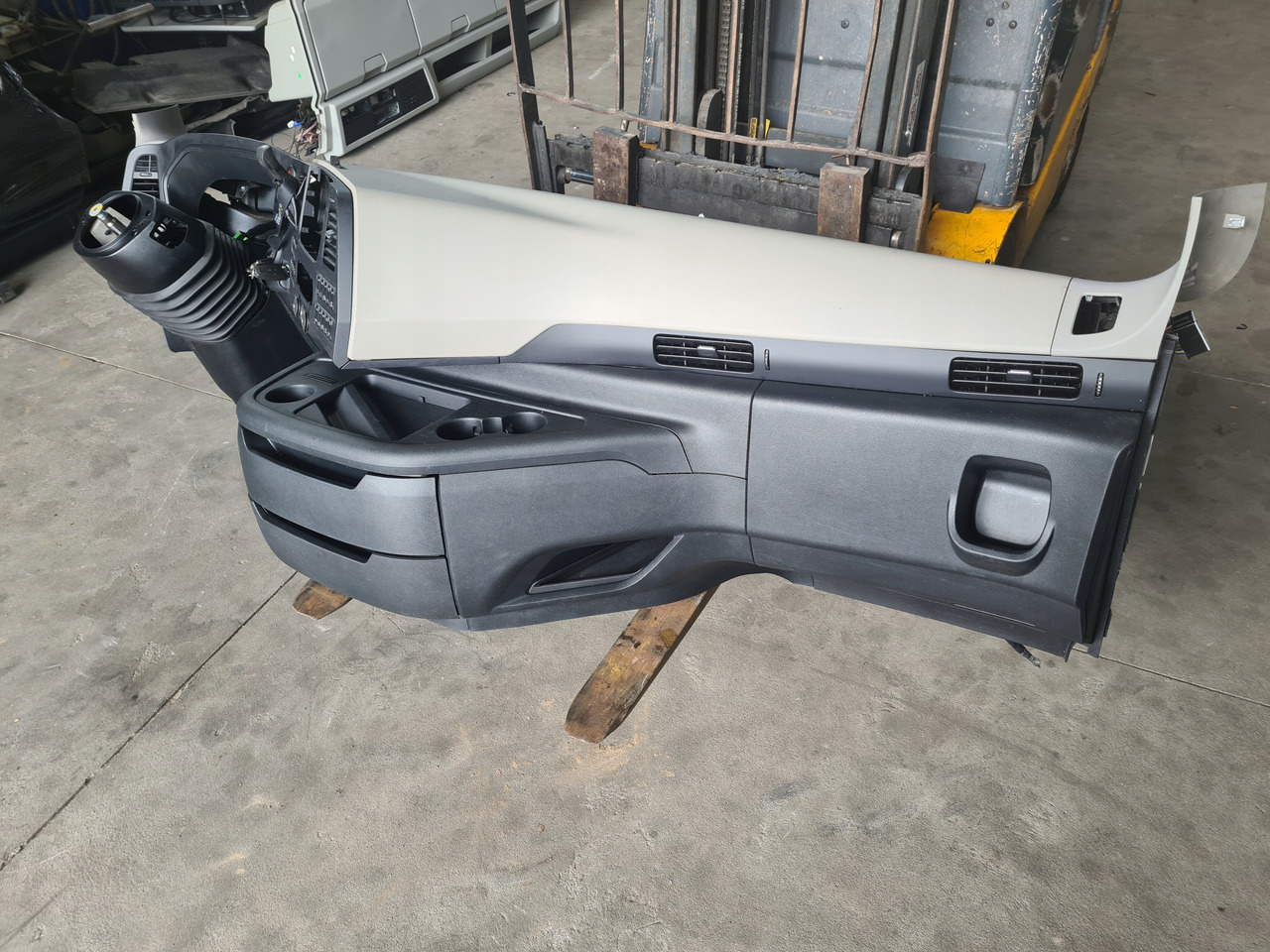 FORD KONSOLA KOMPLETNA KOKPIT DESKA ROZDZIELCZA STELAŻ FORD F-MAX 500 TRUCKS - Приборная панель для Грузовиков: фото 3 FORD KONSOLA KOMPLETNA KOKPIT DESKA ROZDZIELCZA STELAŻ FORD F-MAX 500 TRUCKS - Приборная панель для Грузовиков: фото 3