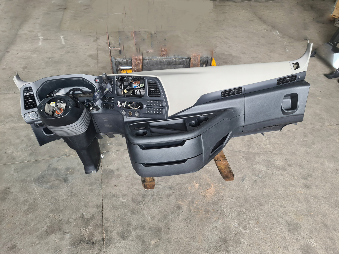 FORD KONSOLA KOMPLETNA KOKPIT DESKA ROZDZIELCZA STELAŻ FORD F-MAX 500 TRUCKS - Приборная панель для Грузовиков: фото 1 FORD KONSOLA KOMPLETNA KOKPIT DESKA ROZDZIELCZA STELAŻ FORD F-MAX 500 TRUCKS - Приборная панель для Грузовиков: фото 1