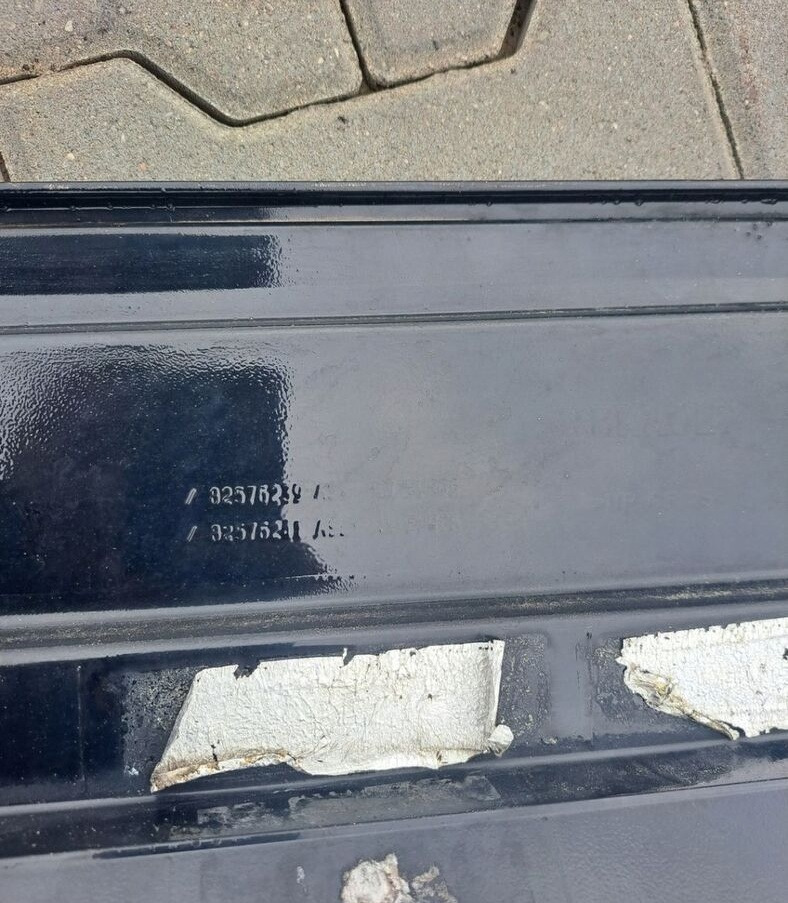 KLAPA SCHOWKA DRZWICZKI PRAWE Renault GAMA RANGE T - Кузов и экстерьер для Грузовиков: фото 3 KLAPA SCHOWKA DRZWICZKI PRAWE Renault GAMA RANGE T - Кузов и экстерьер для Грузовиков: фото 3