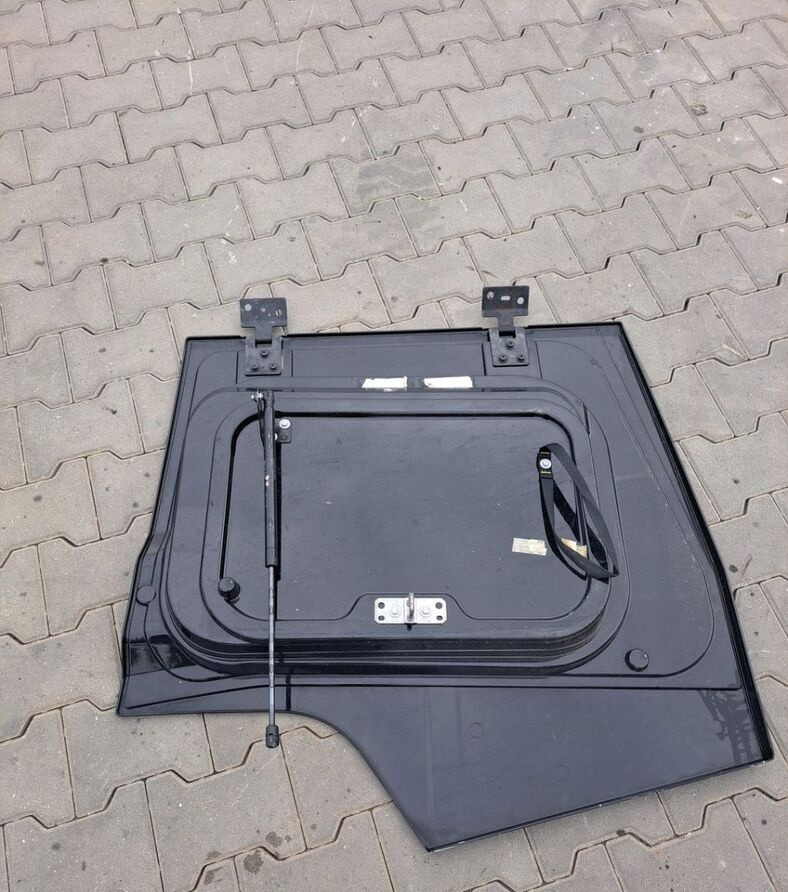 KLAPA SCHOWKA DRZWICZKI PRAWE Renault GAMA RANGE T - Кузов и экстерьер для Грузовиков: фото 2 KLAPA SCHOWKA DRZWICZKI PRAWE Renault GAMA RANGE T - Кузов и экстерьер для Грузовиков: фото 2