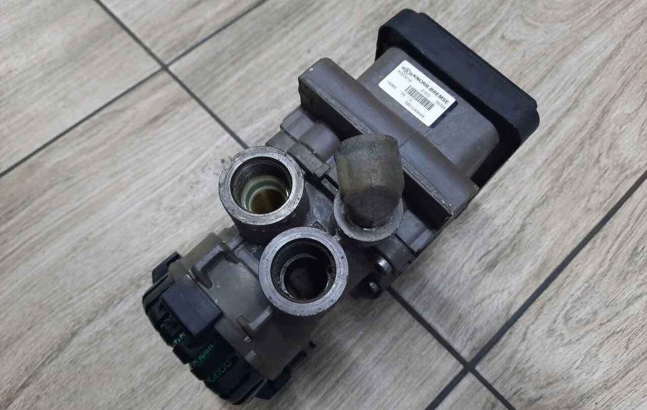 KNORR-BREMSE ZAWÓR PRZÓD MODULATOR EBS VOLVO FH FM RENAULT DXI - Тормозной клапан для Грузовиков: фото 1 KNORR-BREMSE ZAWÓR PRZÓD MODULATOR EBS VOLVO FH FM RENAULT DXI - Тормозной клапан для Грузовиков: фото 1