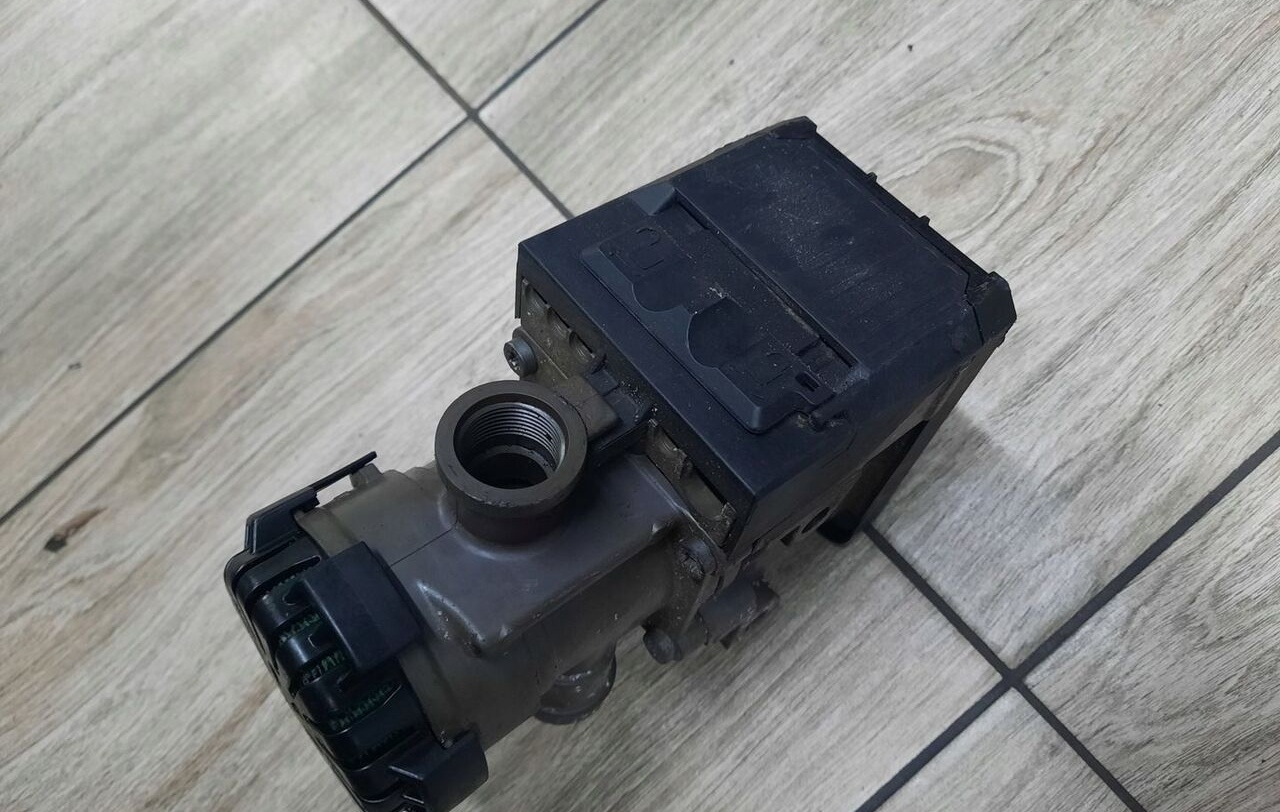 KNORR-BREMSE ZAWÓR PRZÓD MODULATOR EBS VOLVO FH FM RENAULT DXI - Тормозной клапан для Грузовиков: фото 4 KNORR-BREMSE ZAWÓR PRZÓD MODULATOR EBS VOLVO FH FM RENAULT DXI - Тормозной клапан для Грузовиков: фото 4