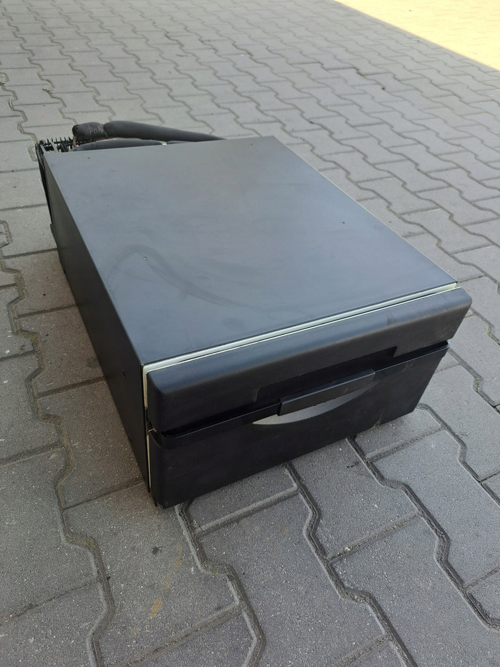 RENAULT LODÓWKA CHŁODZIARKA RENAULT MAGNUM DXI E-TECH - Кабина и интерьер для Грузовиков: фото 1 RENAULT LODÓWKA CHŁODZIARKA RENAULT MAGNUM DXI E-TECH - Кабина и интерьер для Грузовиков: фото 1