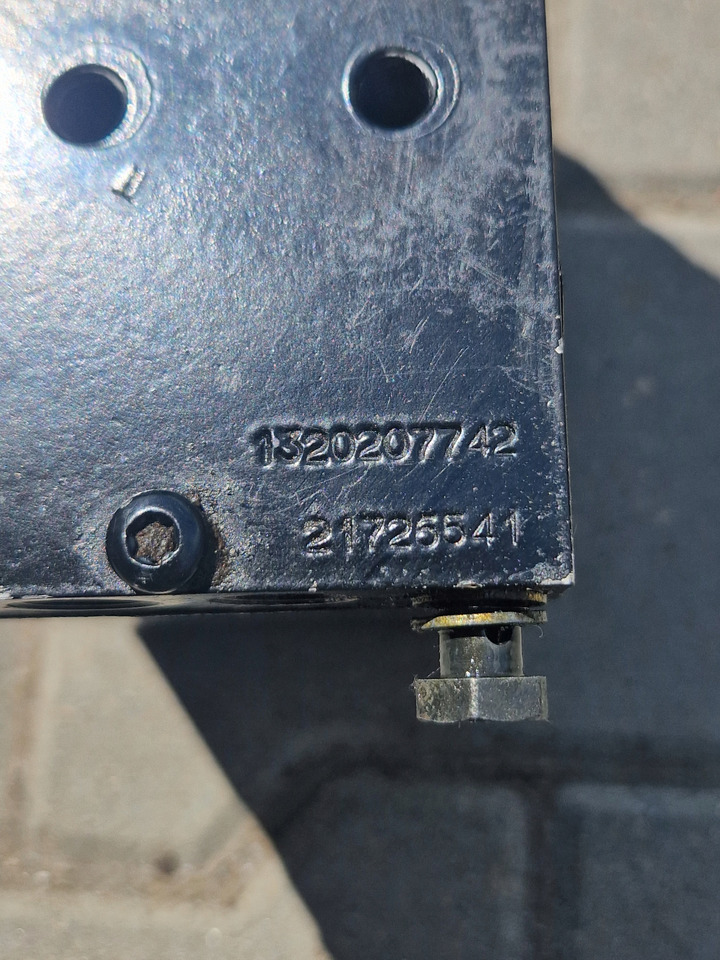 RENAULT POMPKA PODNOSZENIA KABINY RENAULT GAMA T RANGE C K - Подвеска кабины для Грузовиков: фото 4 RENAULT POMPKA PODNOSZENIA KABINY RENAULT GAMA T RANGE C K - Подвеска кабины для Грузовиков: фото 4