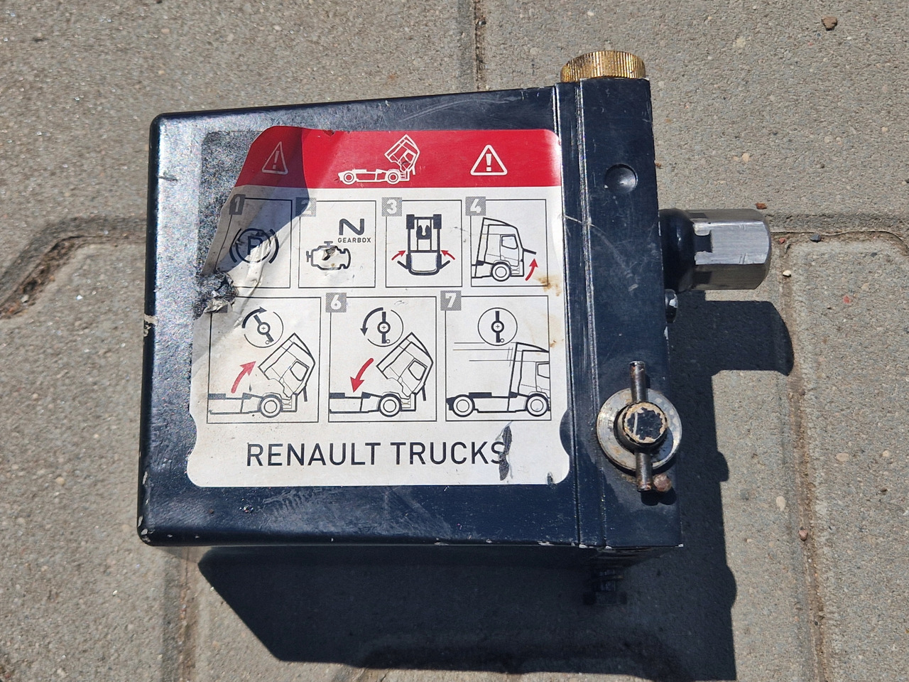 RENAULT POMPKA PODNOSZENIA KABINY RENAULT GAMA T RANGE C K - Подвеска кабины для Грузовиков: фото 1 RENAULT POMPKA PODNOSZENIA KABINY RENAULT GAMA T RANGE C K - Подвеска кабины для Грузовиков: фото 1