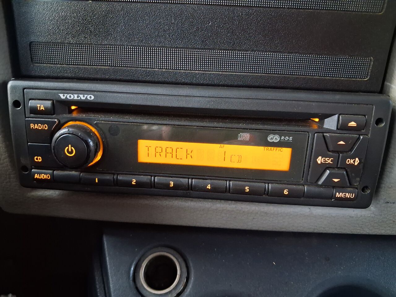 VOLVO RADIOODTWARZACZ CD RADIO VOLVO FH FM 9 13 FL FE ORYGINAŁ - Кабина и интерьер для Грузовиков: фото 3 VOLVO RADIOODTWARZACZ CD RADIO VOLVO FH FM 9 13 FL FE ORYGINAŁ - Кабина и интерьер для Грузовиков: фото 3