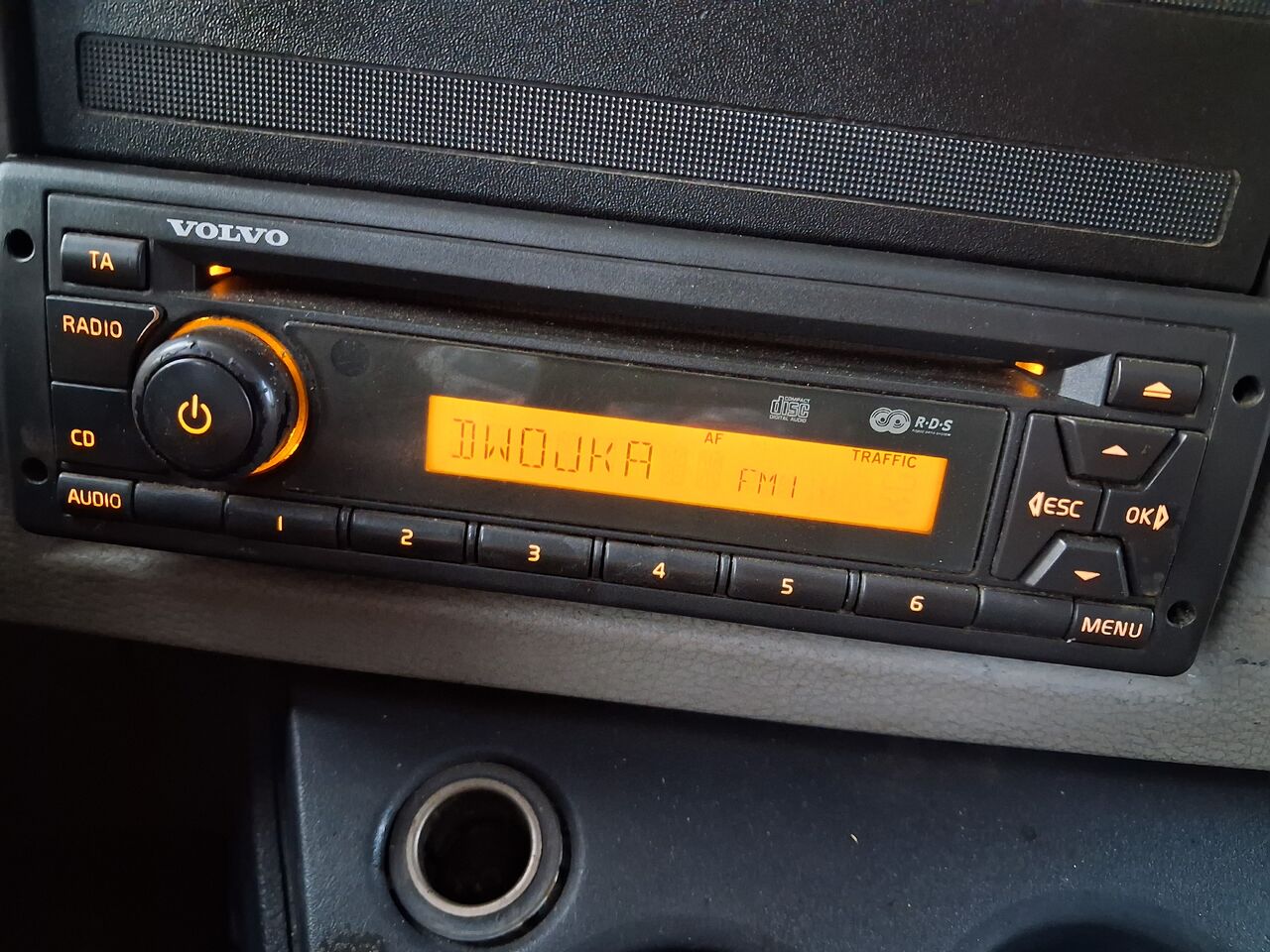 VOLVO RADIOODTWARZACZ CD RADIO VOLVO FH FM 9 13 FL FE ORYGINAŁ - Кабина и интерьер для Грузовиков: фото 2 VOLVO RADIOODTWARZACZ CD RADIO VOLVO FH FM 9 13 FL FE ORYGINAŁ - Кабина и интерьер для Грузовиков: фото 2