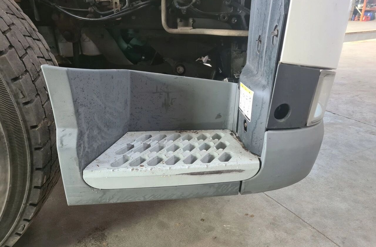 Volvo KOMPLETNY PRZÓD LAMPA ATRAPA GRILL BELKA FH 4 EURO 6 Volvo VOLVO FH 4 EURO 6 - Бампер для Грузовиков: фото 2 Volvo KOMPLETNY PRZÓD LAMPA ATRAPA GRILL BELKA FH 4 EURO 6 Volvo VOLVO FH 4 EURO 6 - Бампер для Грузовиков: фото 2