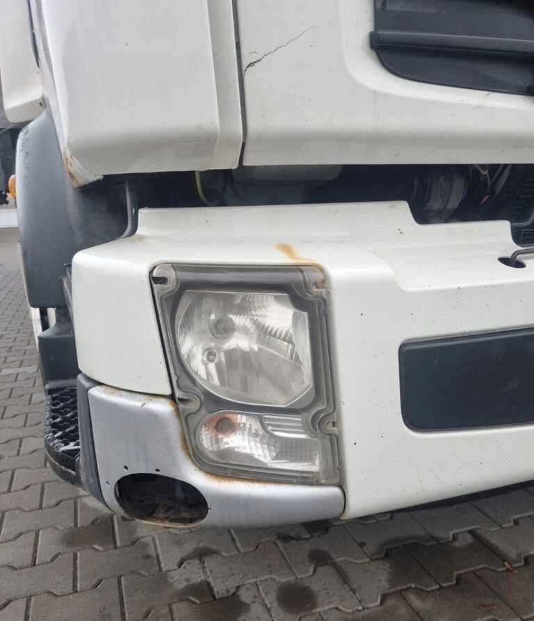 Volvo KOMPLETNY Z LAMPAMI BELKA STOPNIE Volvo FL EURO 5 - Бампер для Грузовиков: фото 4 Volvo KOMPLETNY Z LAMPAMI BELKA STOPNIE Volvo FL EURO 5 - Бампер для Грузовиков: фото 4