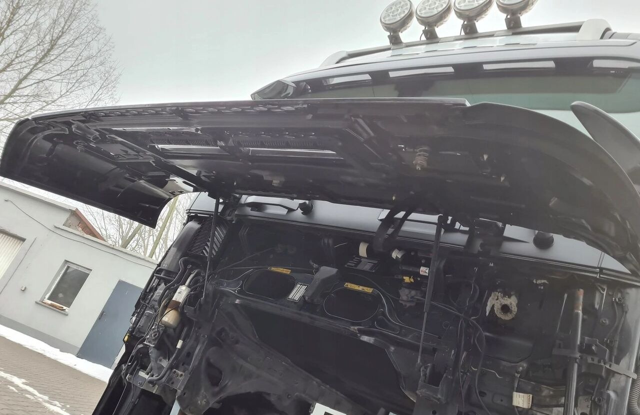 Volvo MASKA KOMPLETNA GÓRNA ATRAPA KABINY FH 16 EURO 6 Volvo VOLVO FH 16 EURO 6 - Бампер для Грузовиков: фото 3 Volvo MASKA KOMPLETNA GÓRNA ATRAPA KABINY FH 16 EURO 6 Volvo VOLVO FH 16 EURO 6 - Бампер для Грузовиков: фото 3