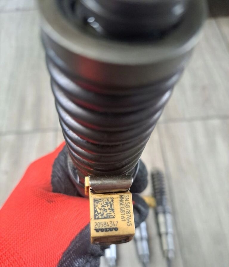 Volvo POMPO E POMPOWTRYSKI WTRYSKI RENAULT MAGNUM DXI FH FM. 20584347 Renault - Распределитель впрыска для Грузовиков: фото 1 Volvo POMPO E POMPOWTRYSKI WTRYSKI RENAULT MAGNUM DXI FH FM. 20584347 Renault - Распределитель впрыска для Грузовиков: фото 1