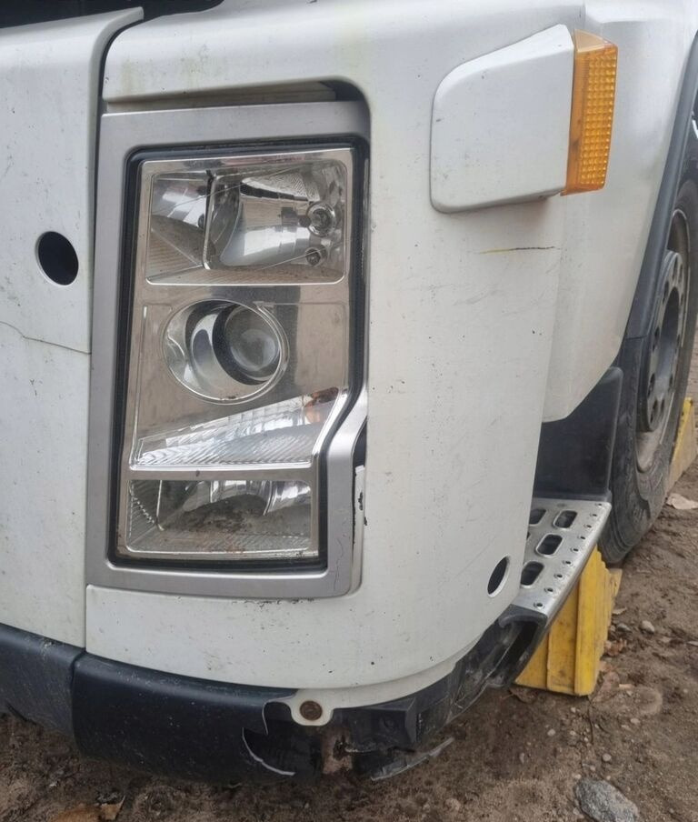 Volvo PRZÓD KOMPLETNY LAMPA OSŁONA Volvo FH FM 7 9 12 13 - Бампер для Грузовиков: фото 3 Volvo PRZÓD KOMPLETNY LAMPA OSŁONA Volvo FH FM 7 9 12 13 - Бампер для Грузовиков: фото 3