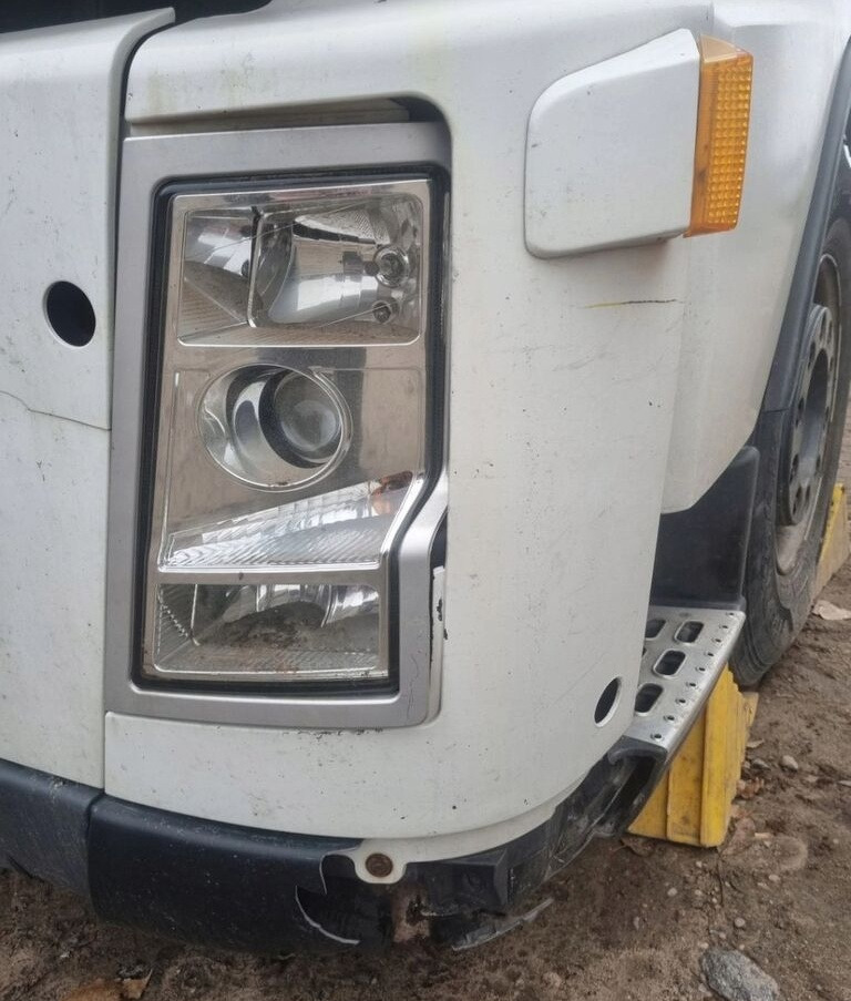 Volvo PRZÓD KOMPLETNY LAMPA OSŁONA Volvo FH FM 7 9 12 13 - Бампер для Грузовиков: фото 5 Volvo PRZÓD KOMPLETNY LAMPA OSŁONA Volvo FH FM 7 9 12 13 - Бампер для Грузовиков: фото 5