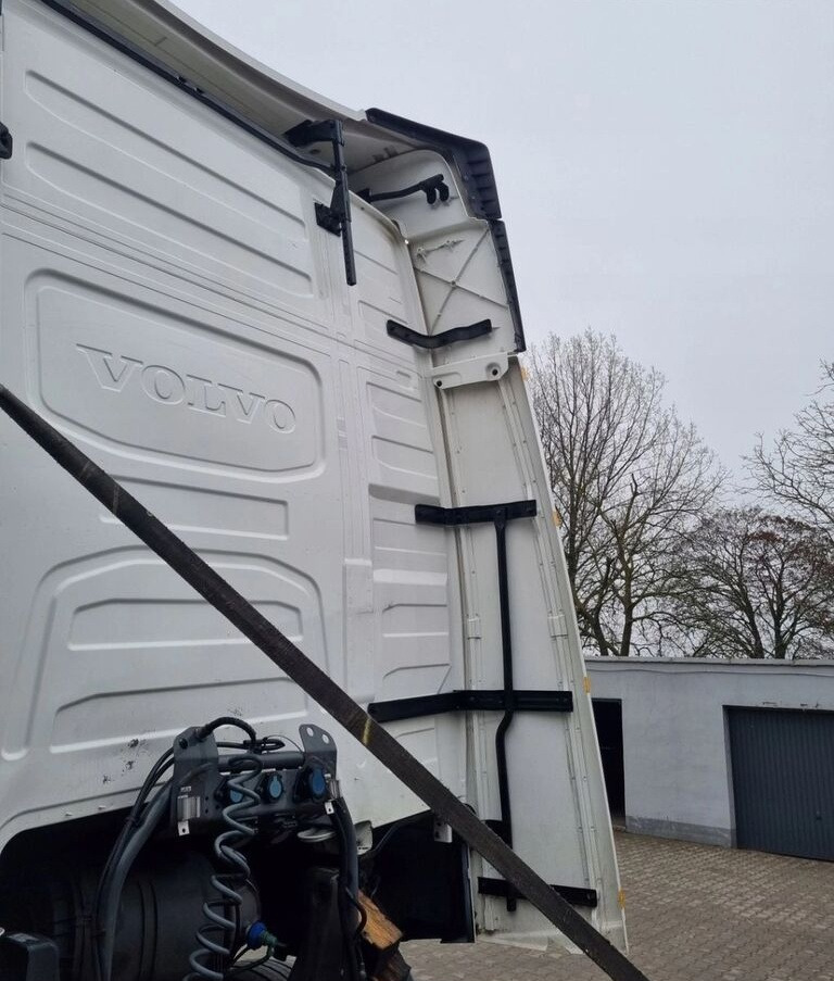Volvo Y OWIEWKI KABINY KOMPLET FH 4 5 EURO 6 LIFT GLOBETROTTER Volvo VOLVO FH 4 5 EURO 6 LIFT GLOBETROTTER - Аэродинамика/ Спойлеры для Грузовиков: фото 3 Volvo Y OWIEWKI KABINY KOMPLET FH 4 5 EURO 6 LIFT GLOBETROTTER Volvo VOLVO FH 4 5 EURO 6 LIFT GLOBETROTTER - Аэродинамика/ Спойлеры для Грузовиков: фото 3