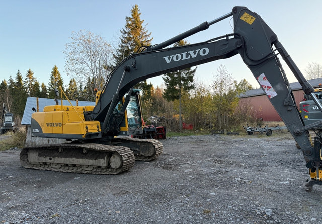 VolvoEC210 BLC - Гусеничный экскаватор: фото 3 VolvoEC210 BLC - Гусеничный экскаватор: фото 3