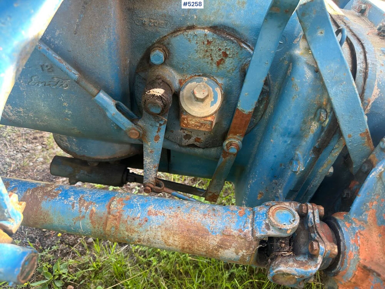Трактор 1963 Fordson Major 4x4 with splitter gearbox, Ako winch, and tire chains. SEE VIDEO.: фото 15