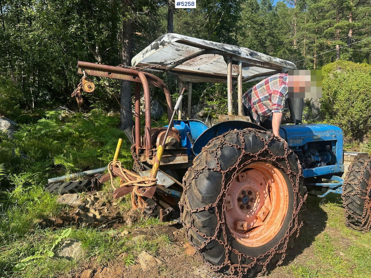 Трактор 1963 Fordson Major 4x4 with splitter gearbox, Ako winch, and tire chains. SEE VIDEO.: фото 8