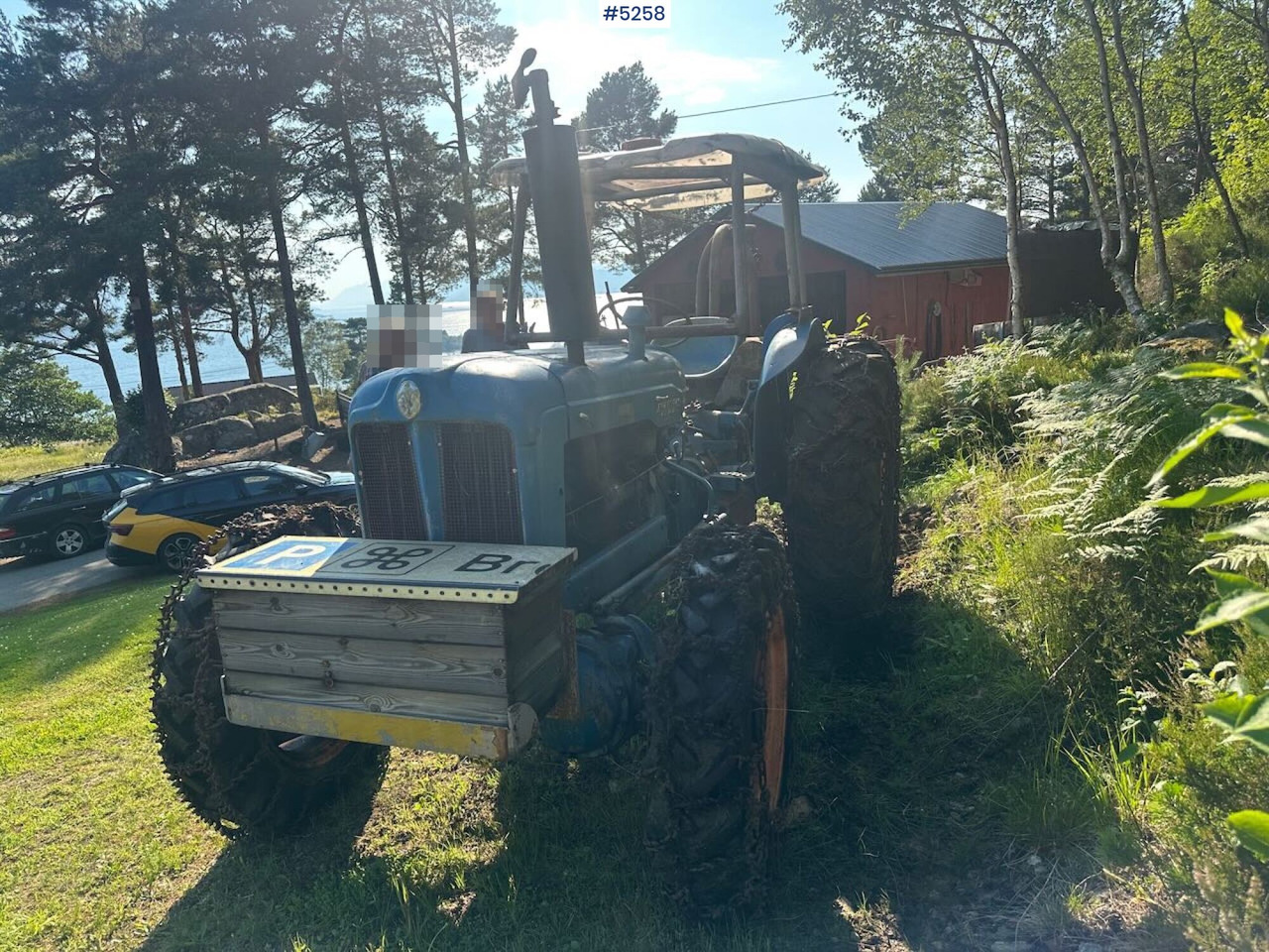 Трактор 1963 Fordson Major 4x4 with splitter gearbox, Ako winch, and tire chains. SEE VIDEO.: фото 5
