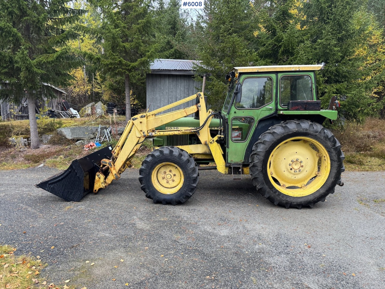 1977 John Deere 2030 w/ front loader, bucket and chains. - Трактор: фото 1 1977 John Deere 2030 w/ front loader, bucket and chains. - Трактор: фото 1