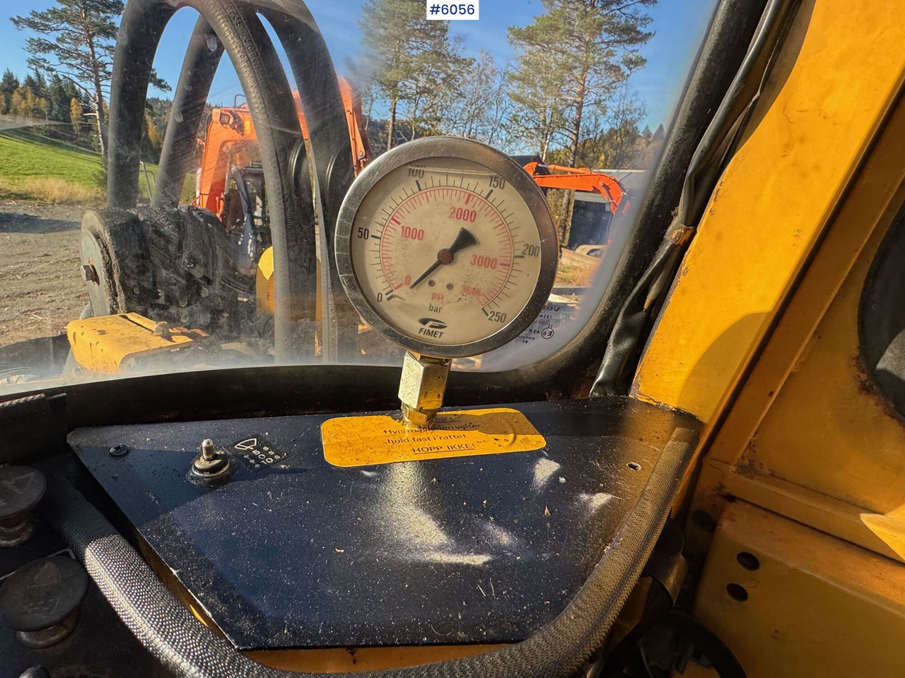 Колёсный погрузчик 1983 Volvo BM 4500 repair object: фото 17 Колёсный погрузчик 1983 Volvo BM 4500 repair object: фото 17