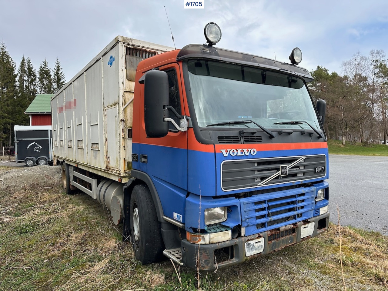 2000 Volvo 250 4x2 reparasjonsobjekt - Грузовик с закрытым кузовом: фото 1 2000 Volvo 250 4x2 reparasjonsobjekt - Грузовик с закрытым кузовом: фото 1