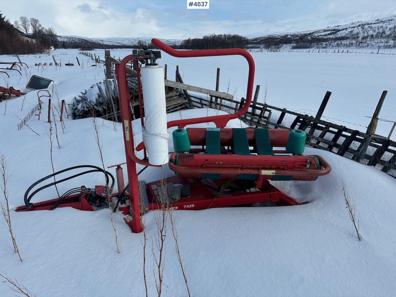 2004 Taarup 7420 Round bale wrapper - Техника для сенозаготовки: фото 1 2004 Taarup 7420 Round bale wrapper - Техника для сенозаготовки: фото 1