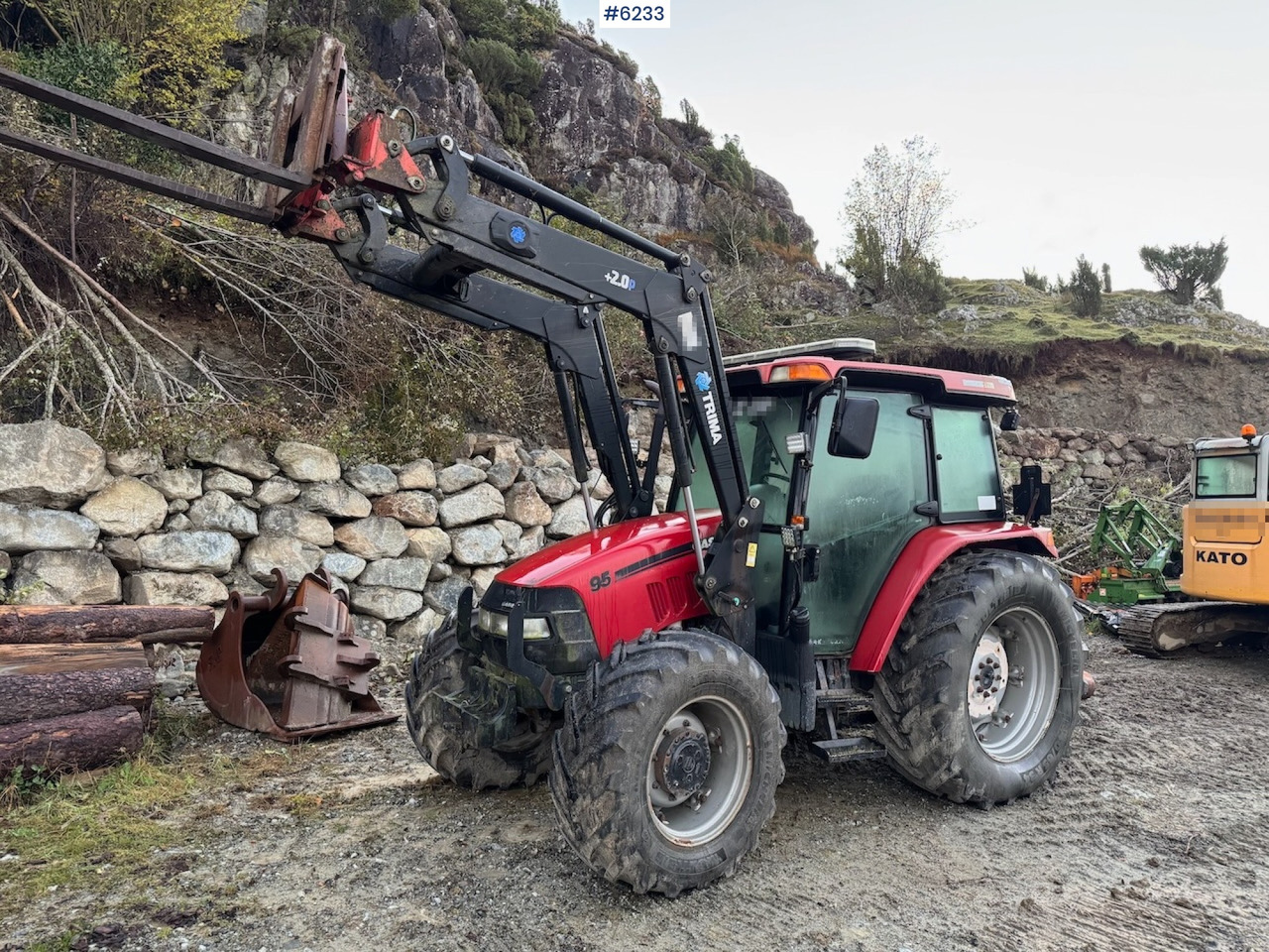 2010 Case IH JXU 95 w/ front loader. - Трактор: фото 1 2010 Case IH JXU 95 w/ front loader. - Трактор: фото 1
