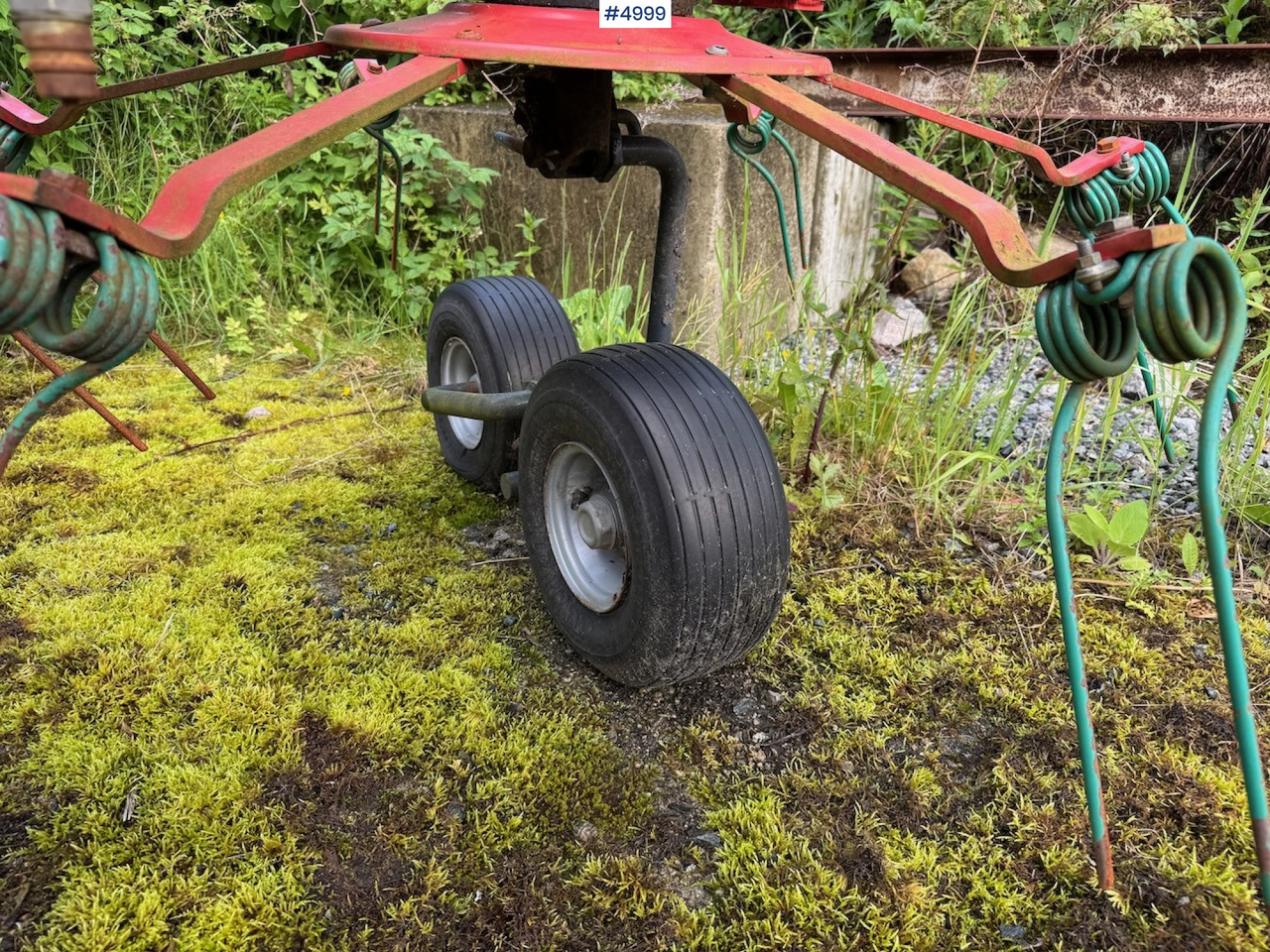 2012 Kverneland Taarup 8052 Spreader harrow - Техника для сенозаготовки: фото 4 2012 Kverneland Taarup 8052 Spreader harrow - Техника для сенозаготовки: фото 4