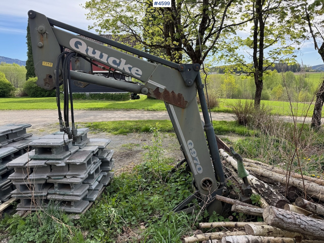 2012 Quicke Q970 w/ bucket and pallet fork. - Фронтальный погрузчик для трактора: фото 4 2012 Quicke Q970 w/ bucket and pallet fork. - Фронтальный погрузчик для трактора: фото 4