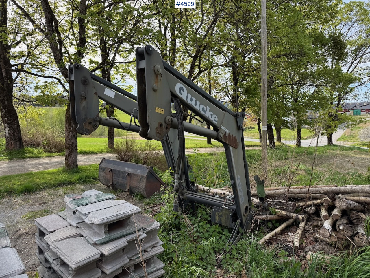 2012 Quicke Q970 w/ bucket and pallet fork. - Фронтальный погрузчик для трактора: фото 3 2012 Quicke Q970 w/ bucket and pallet fork. - Фронтальный погрузчик для трактора: фото 3