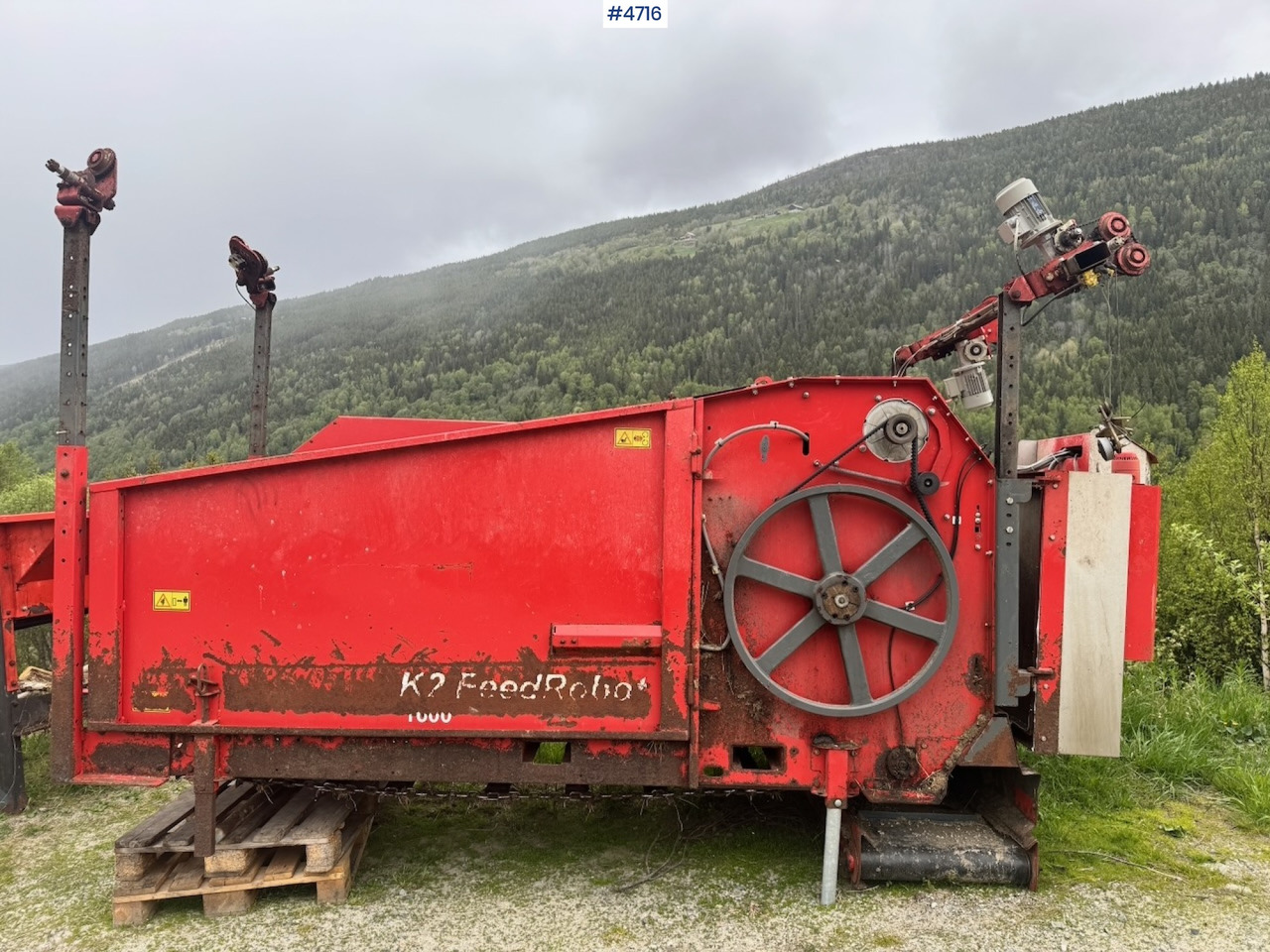 2012 TKS R2 feed table, 2007 TKS R1 feed table, TKS 1600 combination cutter - Техника для сенозаготовки: фото 1 2012 TKS R2 feed table, 2007 TKS R1 feed table, TKS 1600 combination cutter - Техника для сенозаготовки: фото 1