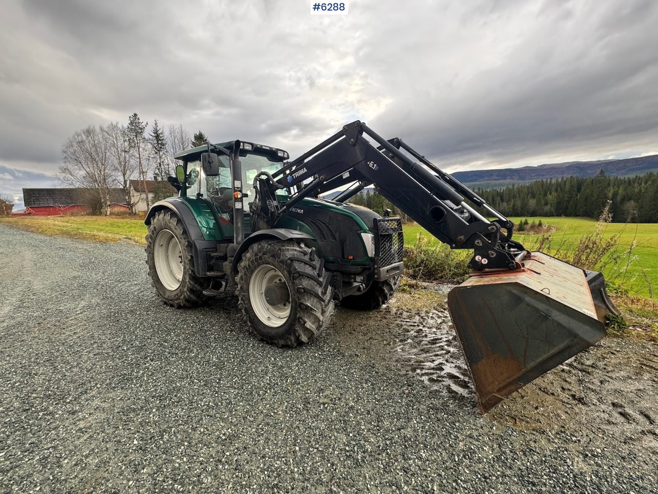 2013 Valtra T203 w/ Trima front loader, snow bucket, gravel bucket, pallet forks and timber clamp! - Трактор: фото 2 2013 Valtra T203 w/ Trima front loader, snow bucket, gravel bucket, pallet forks and timber clamp! - Трактор: фото 2