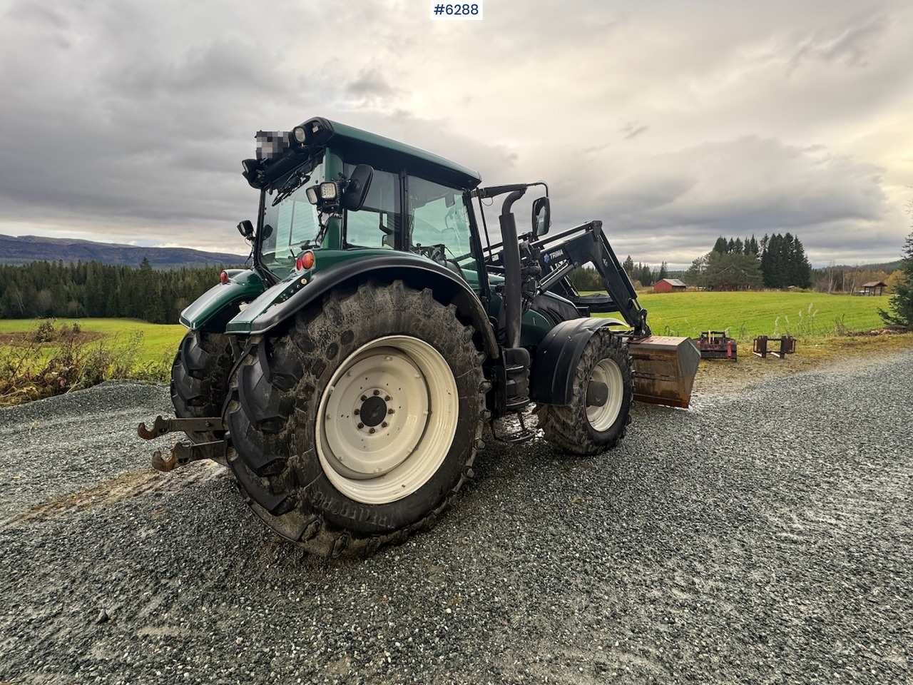 2013 Valtra T203 w/ Trima front loader, snow bucket, gravel bucket, pallet forks and timber clamp! - Трактор: фото 4 2013 Valtra T203 w/ Trima front loader, snow bucket, gravel bucket, pallet forks and timber clamp! - Трактор: фото 4