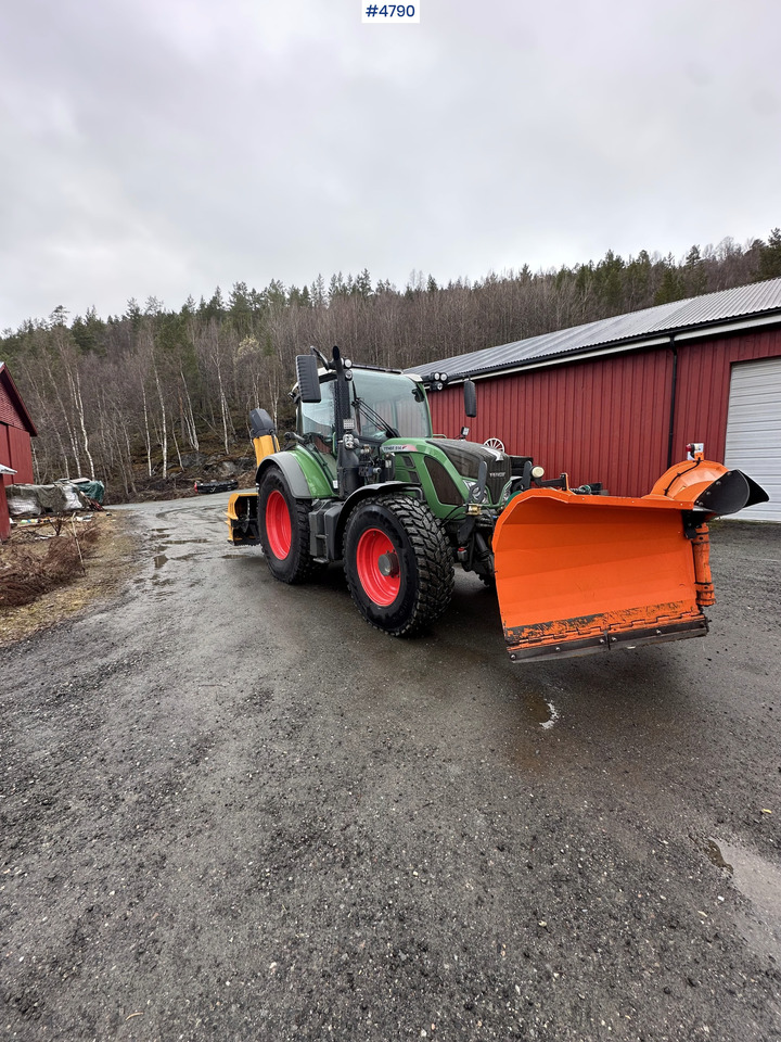 2014 Fendt 514 Vario 4x4 w/ front loader, folding plow, snow blower and sand spreader - Трактор: фото 2 2014 Fendt 514 Vario 4x4 w/ front loader, folding plow, snow blower and sand spreader - Трактор: фото 2
