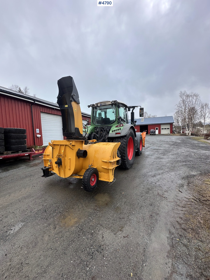 2014 Fendt 514 Vario 4x4 w/ front loader, folding plow, snow blower and sand spreader - Трактор: фото 4 2014 Fendt 514 Vario 4x4 w/ front loader, folding plow, snow blower and sand spreader - Трактор: фото 4