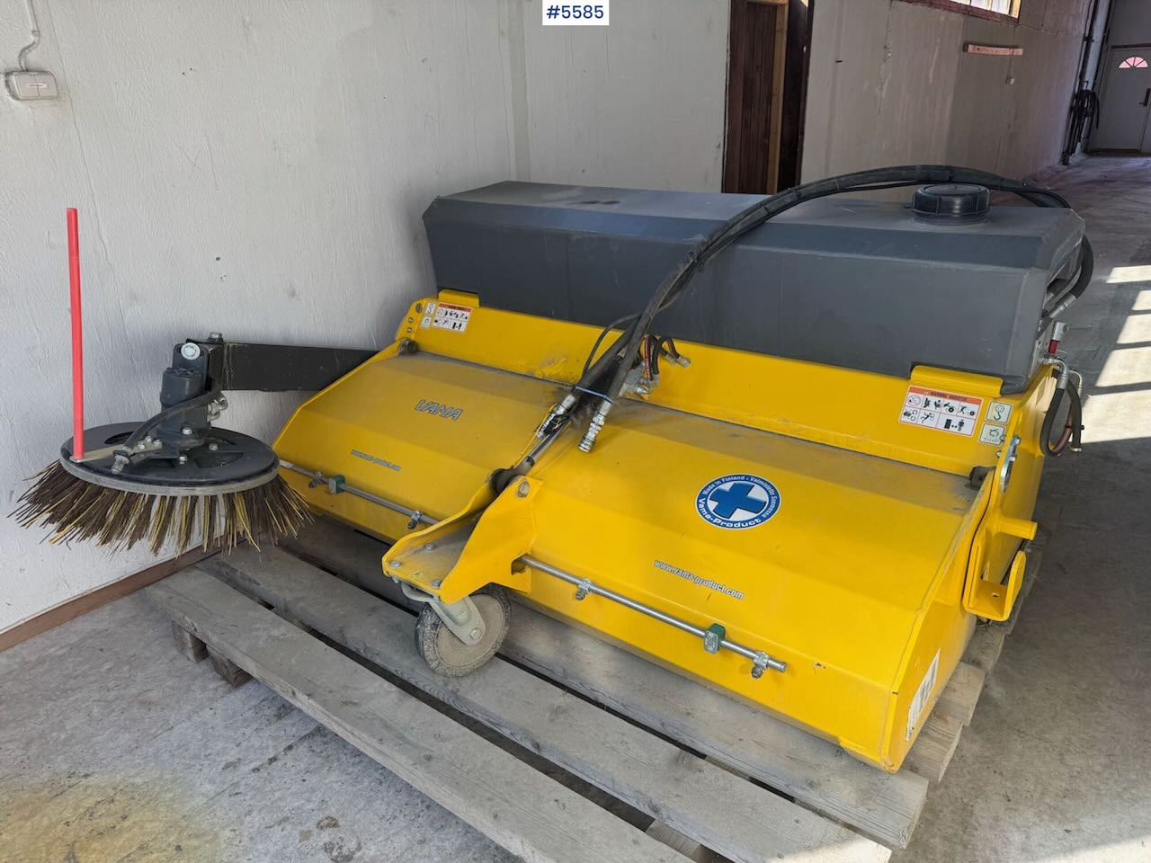 2019 Vama EHK A 2000 sweeper with collector - Щетка: фото 1 2019 Vama EHK A 2000 sweeper with collector - Щетка: фото 1