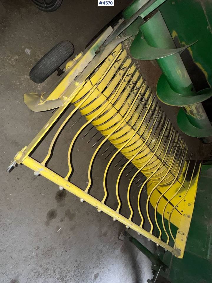 Техника для сенозаготовки John Deere 332A Square baler: фото 6