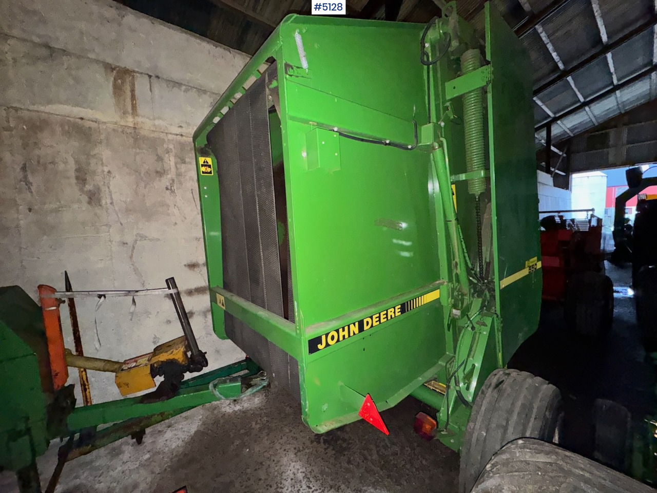 John Deere 550 Round Baler - Техника для сенозаготовки: фото 3 John Deere 550 Round Baler - Техника для сенозаготовки: фото 3