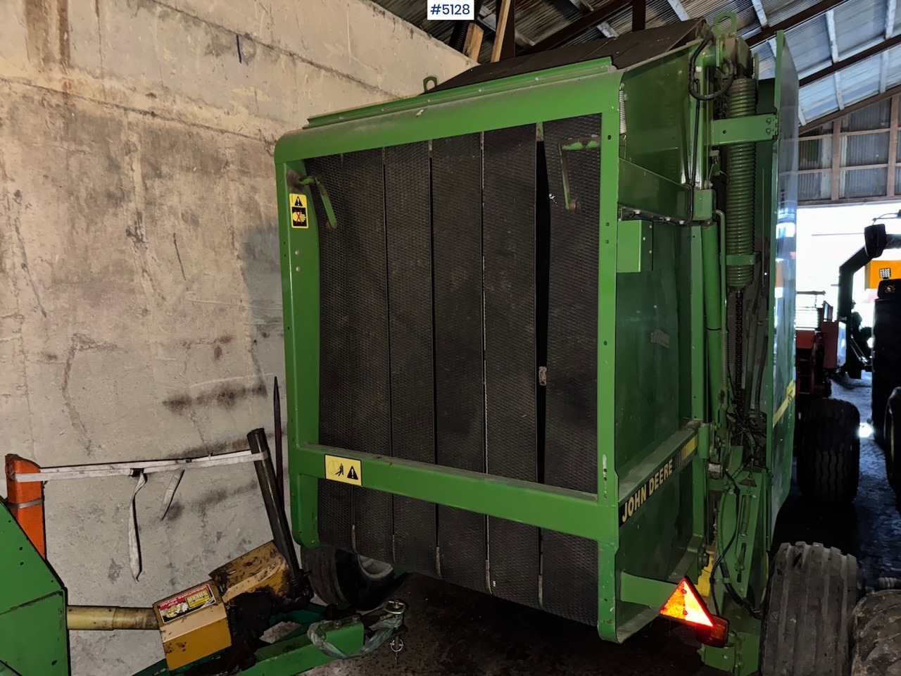 John Deere 550 Round Baler - Техника для сенозаготовки: фото 1 John Deere 550 Round Baler - Техника для сенозаготовки: фото 1